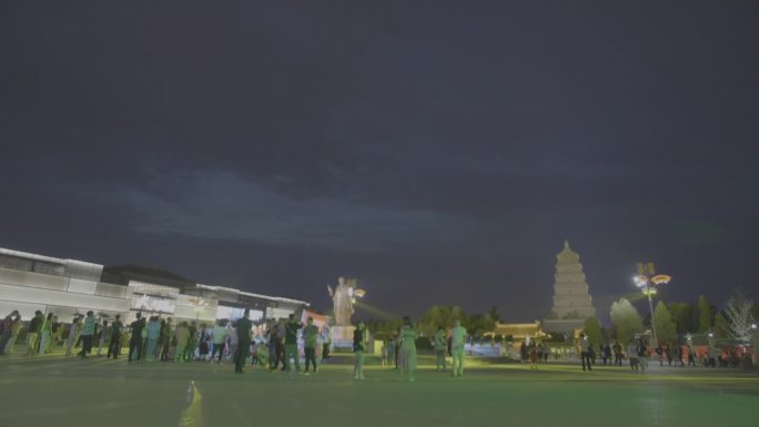 西安大唐不夜城 大雁塔夜景大慈恩寺 游客