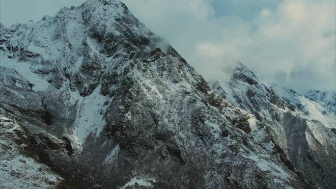 川西冬天雪景雪山航拍美景