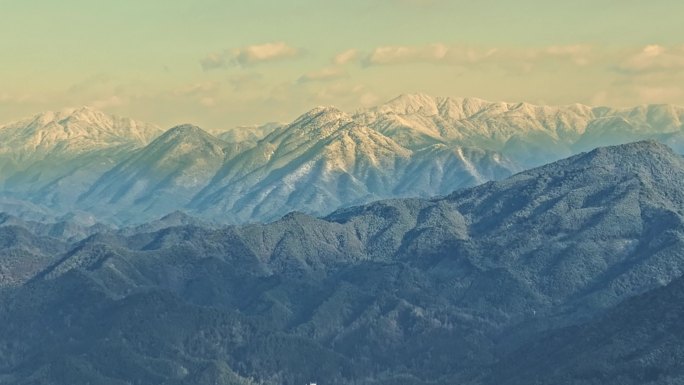 日照金山