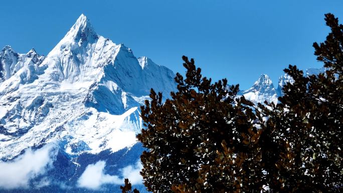 香格里拉飞来寺梅里雪山日出