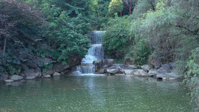 4K实拍，广州初冬帽峰山半山天湖瀑布流水