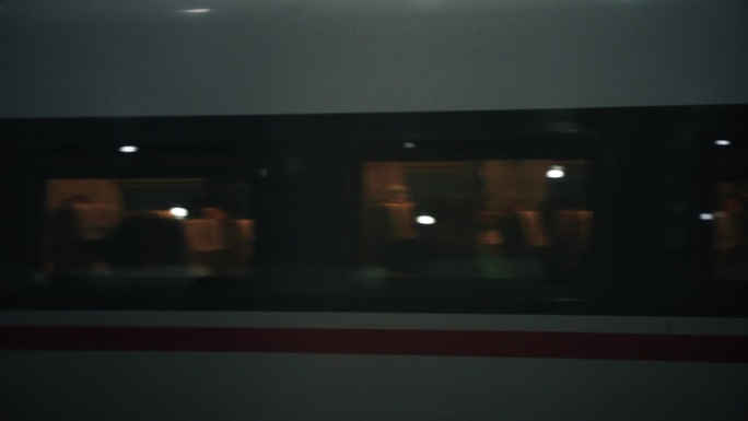 高铁站台车窗外移动风景长镜头4K