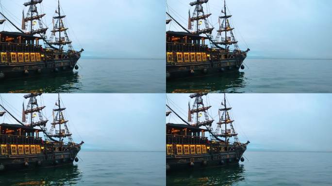 黑暗的老海盗船，桅杆上挂着饱经风霜的帆，在波涛汹涌的大海和乌云密布的天空中航行。史诗般的冒险和寻宝故