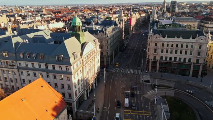 无人机拍摄的历史建筑在布达佩斯市在晴朗的一天在匈牙利