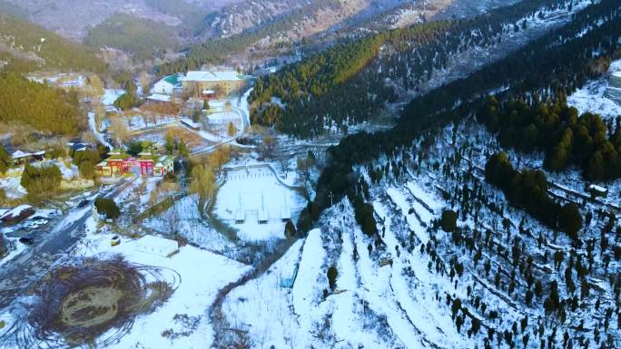 航拍大雪后济南南部山区天井峪风景