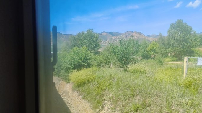 草原列车的展望—集通铁路沿线景观