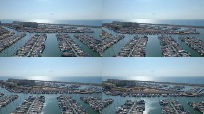 豪华游艇停泊在以色列赫兹利亚的码头。-推进无人机射击-地中海