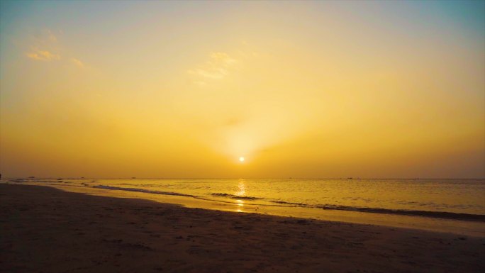 夕阳沙滩海浪翻滚唯美意境素材情绪空镜自由