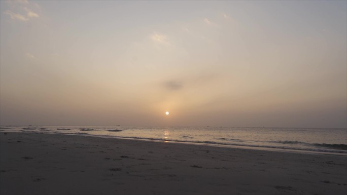 夕阳沙滩海浪翻滚唯美意境素材情绪空镜自由
