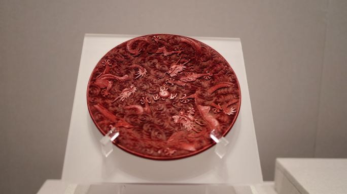 浙江博物馆清代龙纹漆器龙的图案