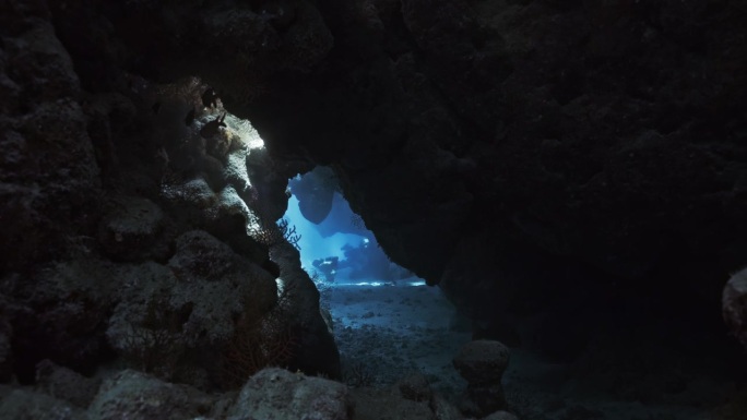 红海中的圣约翰洞