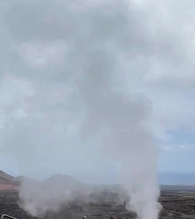 兰萨罗特岛火山间歇泉喷出的水