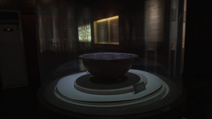 西安半坡博物馆文物石器陶器11人面网纹盆