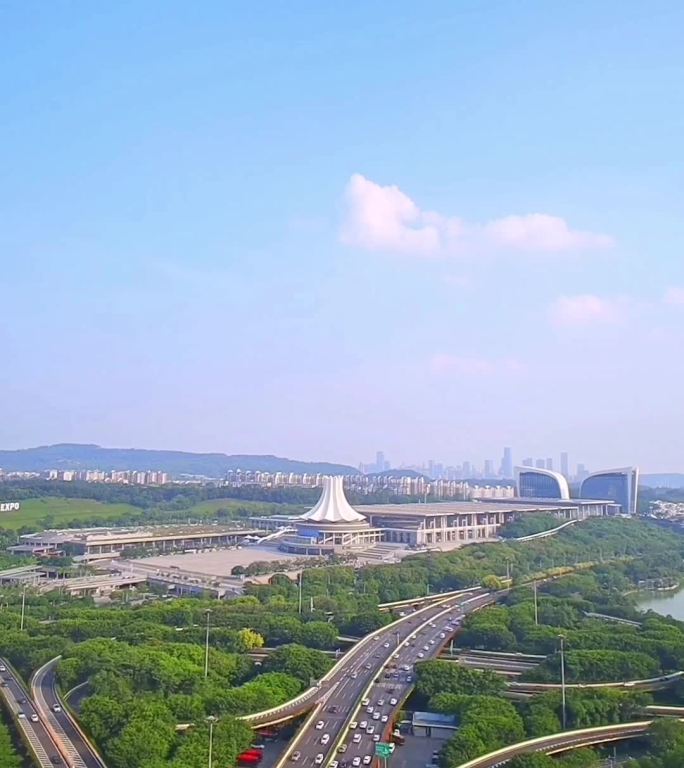 广西南宁国际会展中心蓝天白云竖屏延时
