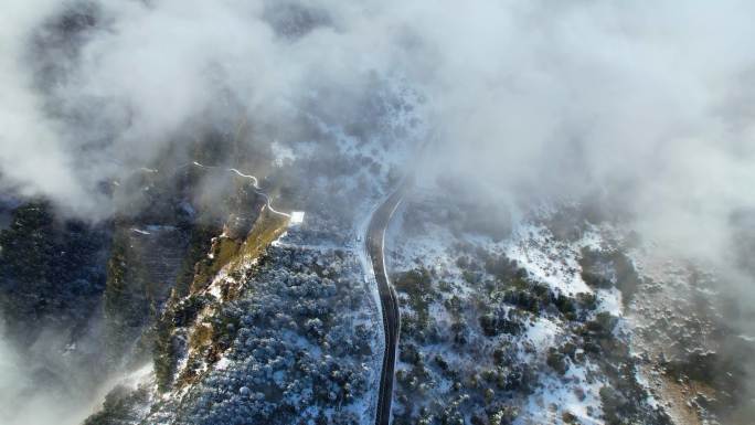 4K冬季雪峰道路航拍