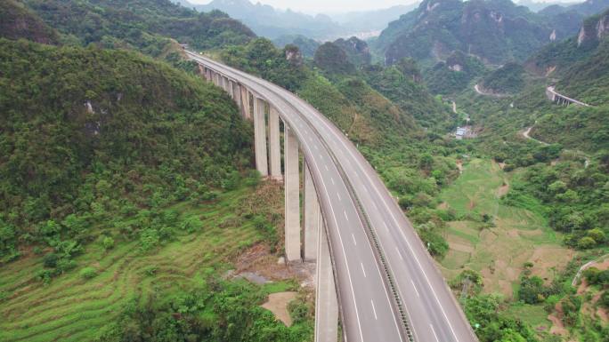 广西合那高速古龙山大桥航拍风光