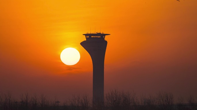 武汉天河机场航站楼塔台凌日
