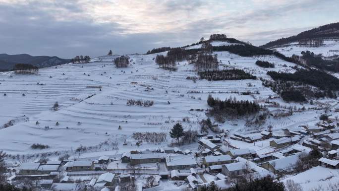 临江松岭雪村