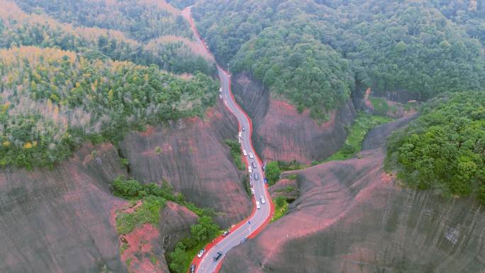 高椅岭风景区，丹霞地貌，汽车行驶