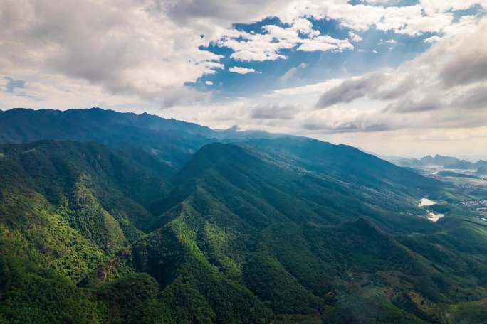 广西南宁武鸣大明山 山区群山蓝天白云延时