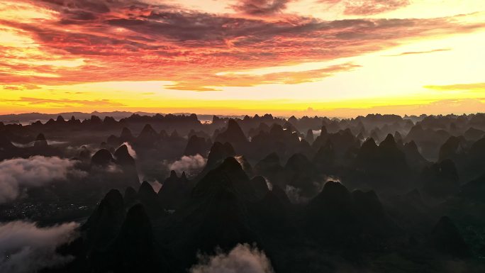 广西桂林喀斯特地貌夕阳