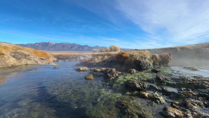 加州猛犸湖舒缓的温泉