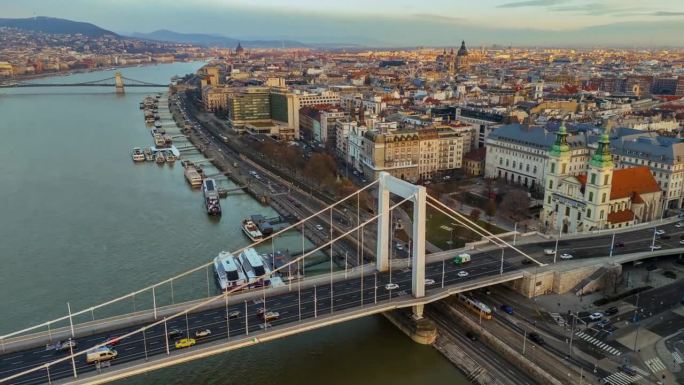 空中无人机超延时镜头伊丽莎白桥和布达佩斯城市景观在匈牙利