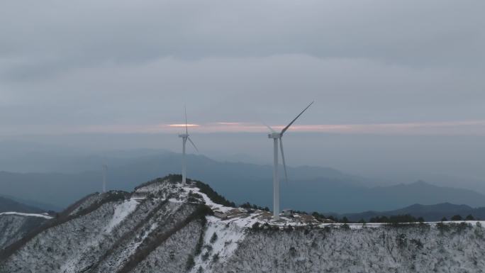 4K航拍冬季露营湖北九宫山风车山雪山云海