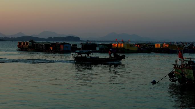 傍晚的渔港