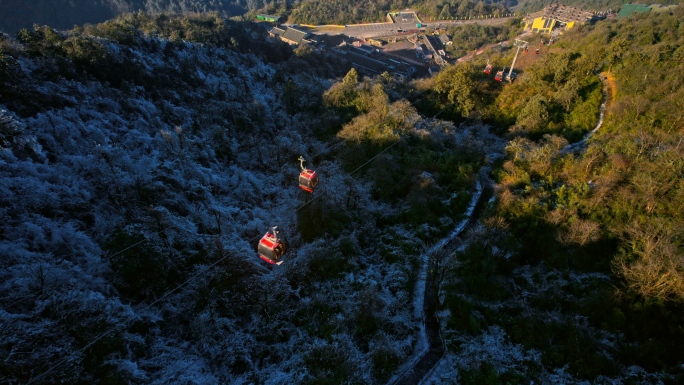 瓦屋山和索道缆车