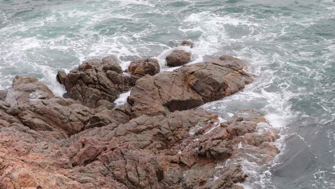 深圳海岸线-大梅沙礁石风起浪涌