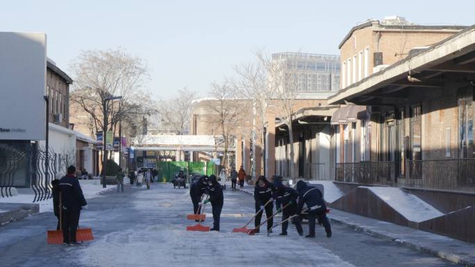 冬季户外扫雪清洁路面清洁工作
