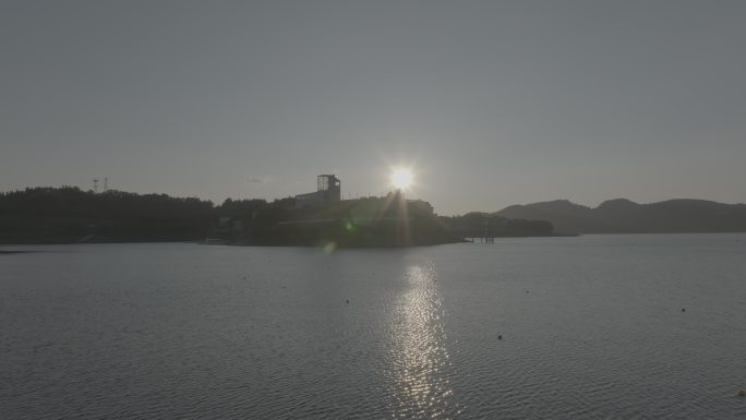 水上运动中心水上运动场馆夕阳下的水上运动