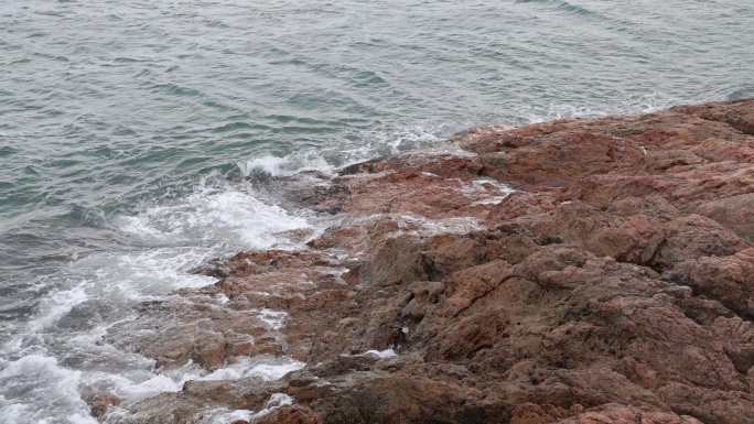 深圳海岸线-大梅沙礁石风起浪涌