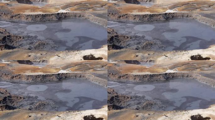 冰岛的Hverir地热区有沸腾的泥浆和温泉池。一个超现实的，光秃秃的橙红色景观