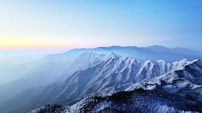 广西桂林资源隘门界山巅壮美雪景