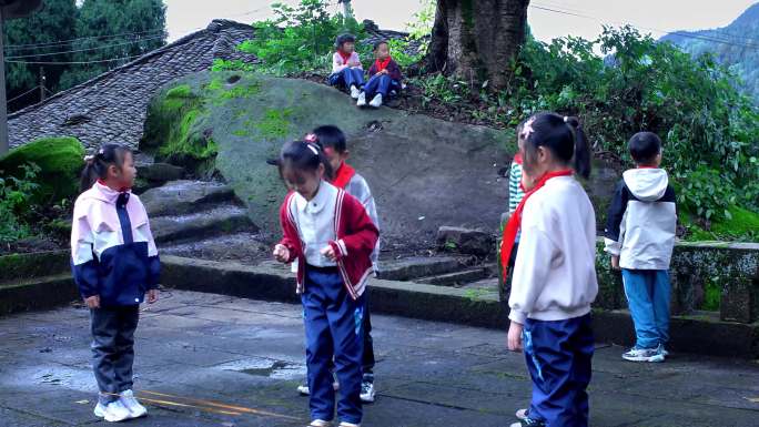 农村小孩跳绳