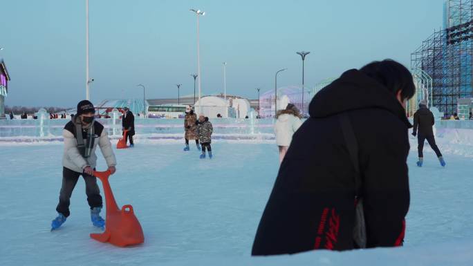 4k哈尔滨冰雪大世界素材游客互动