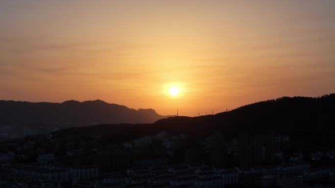 海湾港口落日余晖小渔村