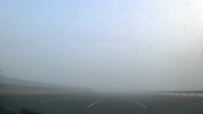 高速公路大雾