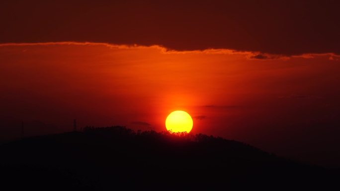 森林日落延时天黑夜幕降临山峰阳光黄昏夕阳