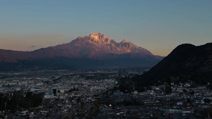 日照金山