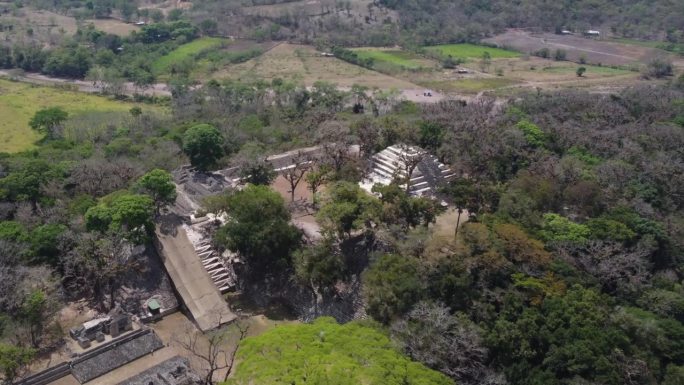 立交桥部分发掘出玛雅神庙、金字塔遗址、科潘洪都拉斯