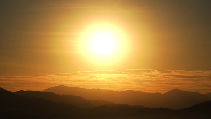 日落群山山顶夕阳晚霞黄昏傍晚天空落日唯美