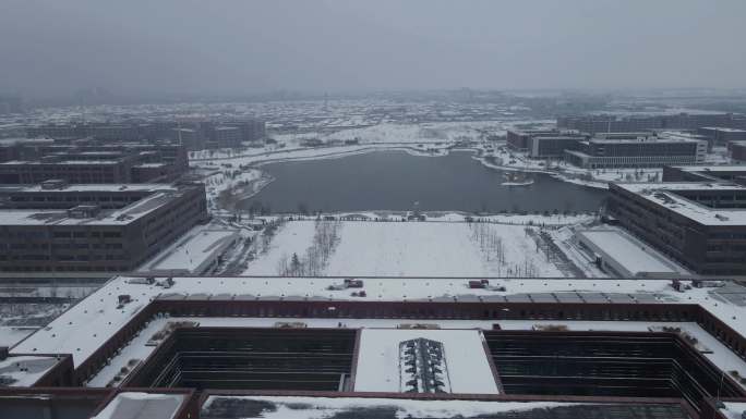 高清航拍拍摄河北工程大学雪景