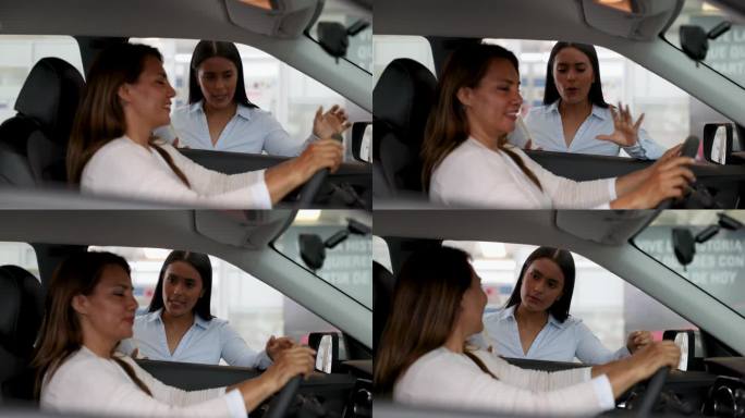 一位成熟的女顾客坐在驾驶座上，向女售货员询问问题，看起来对一家汽车经销商很感兴趣