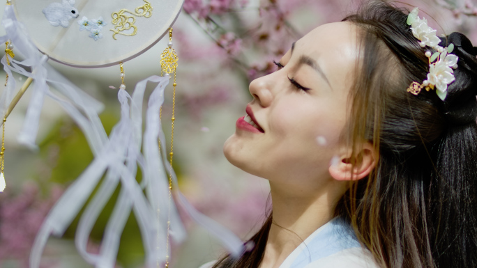 唯美汉服古装美女桃花竹林游园升格