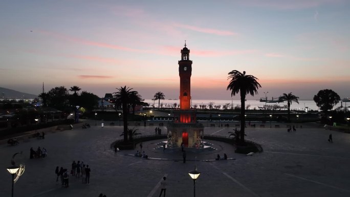 钟楼(Saat Kulesi)无人机视频，科纳克市中心伊兹密尔，土耳其