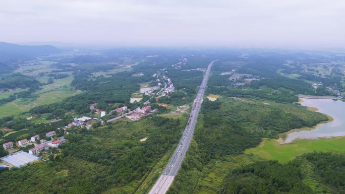 航拍高速公路穿过美丽乡村，新农村建设