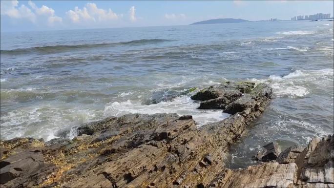 惠州黑排角看礁石观海浪